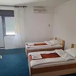 Retro By The Sea 3*