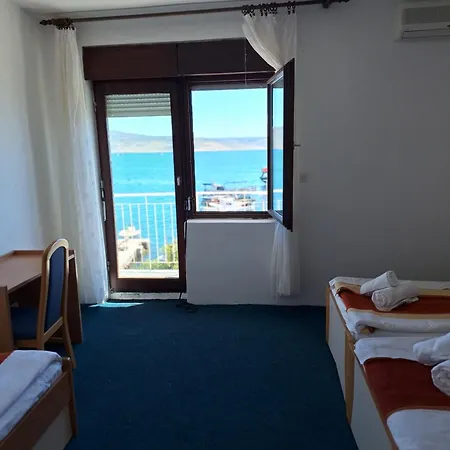 Retro By The Sea Guest house