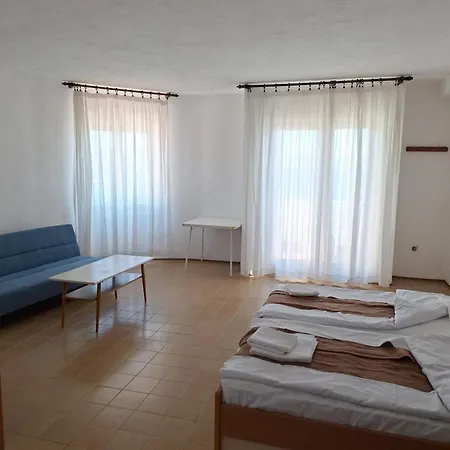 Guest house Retro By The Sea Starigrad Paklenica